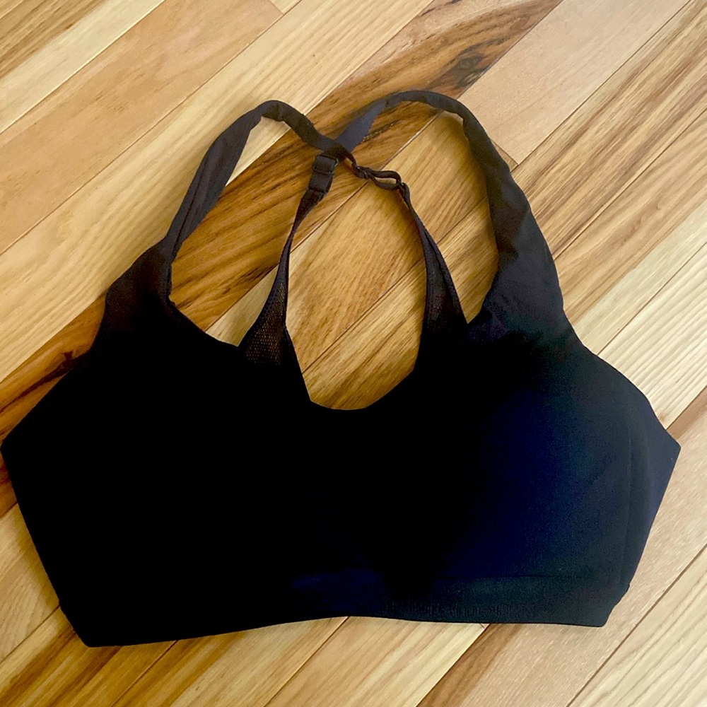 Lululemon Black wireless crossback bra with lace 34C